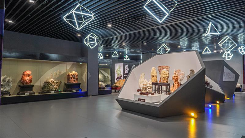 异彩纷呈的矿物展厅场景